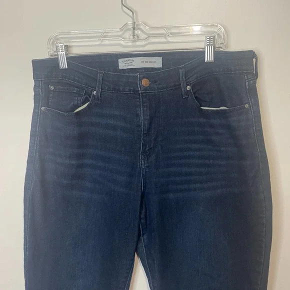 Signature By Levi's Women's Midrise Bootcut Jeans size 14Short - Picture 2 of 8